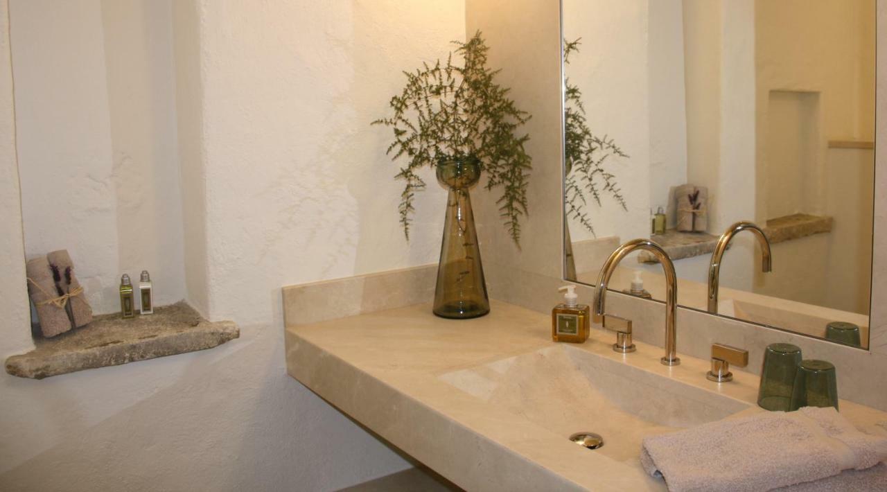 Le Cafe & La Forge Du Petit Badon Villa Salin de Giraud Bagian luar foto
